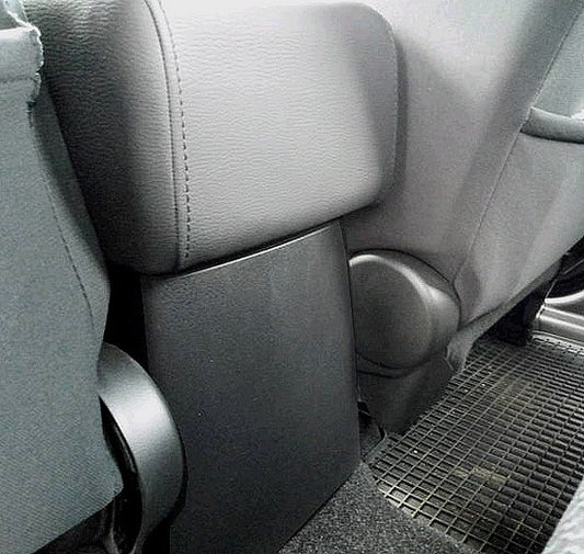 Additional armrest for Nissan Terrano II
